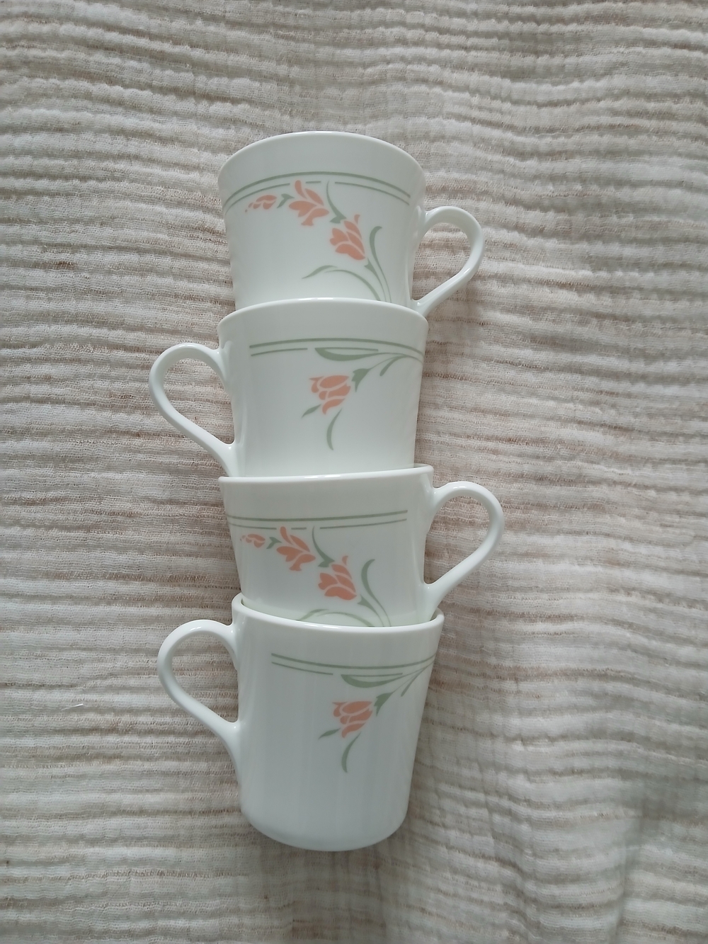 (2/30$)Vintage Corelle by Corning Peach Garland Coffee Cups Mugs Set Of 4  Mugs